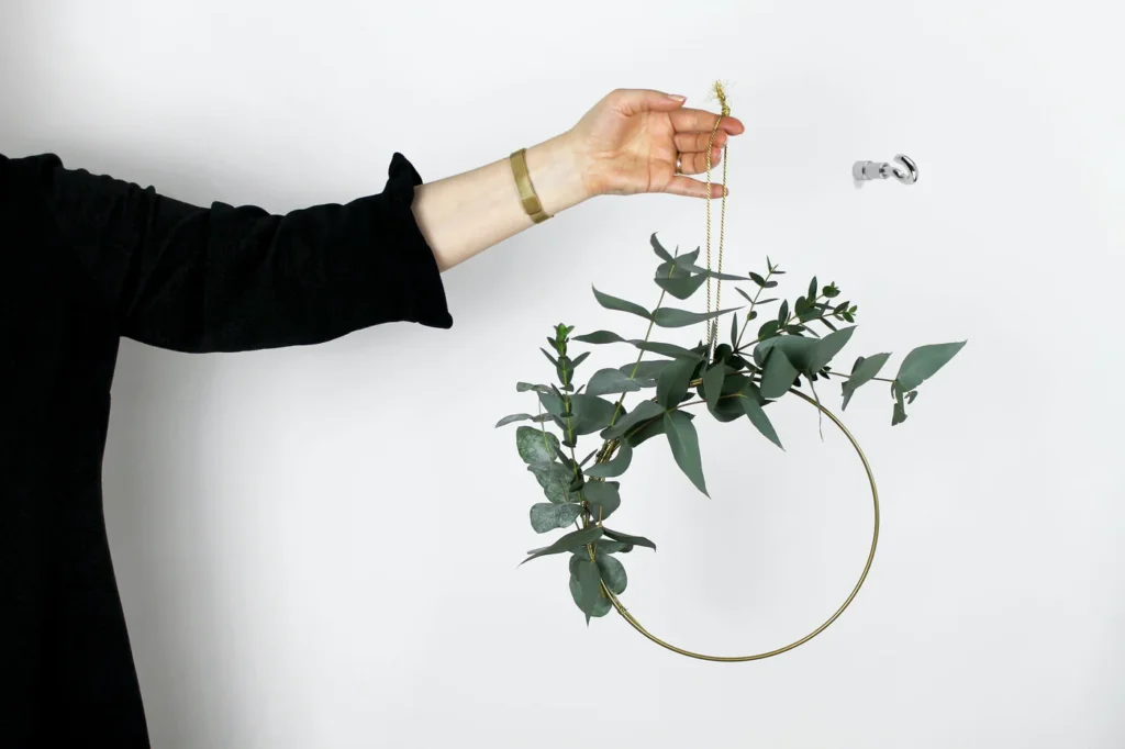 Magnetic Plant Hooks for Magnetic Surfaces