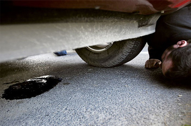 What are the General Signs of Your Car Leaking Oil?