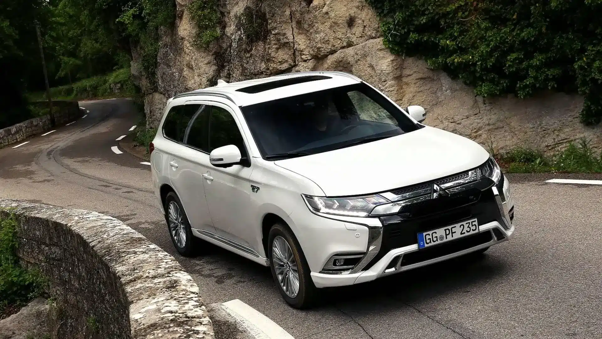 Mitsubishi_Outlander_PHEV