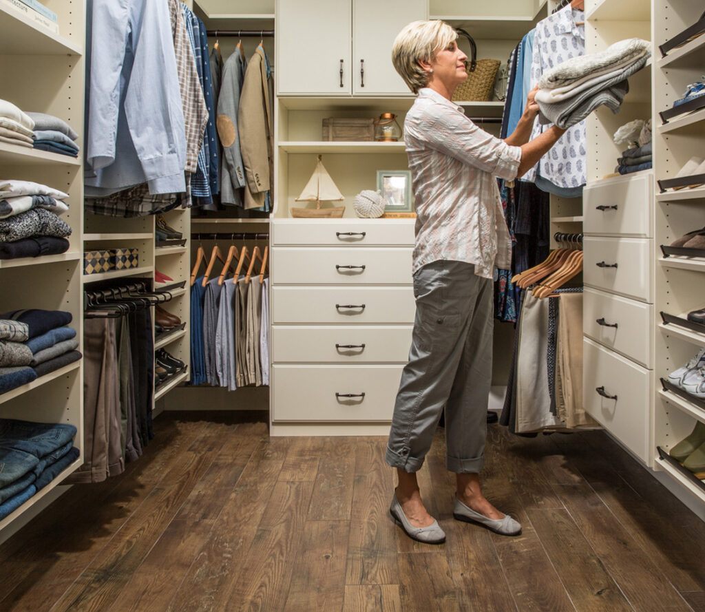 Walk-In Closet Design Ideas: All the Basics You Need to know