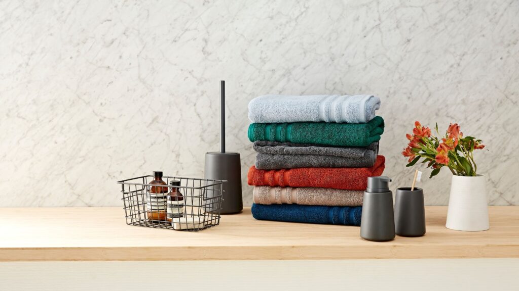 Bathroom Towel Decor Ideas: Friggin' Cool Designs